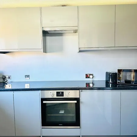 Holiday home Lovely 2 Bed Near Town Centre *
