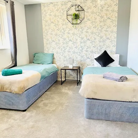 Lovely 2 Bed Near Town Centre * Canterbury