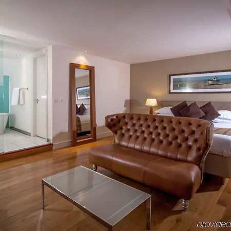 Abode 4*