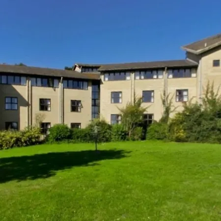 Becket Court Hotel 3*