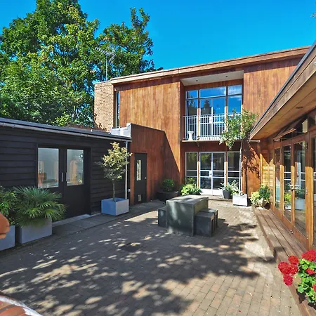 Cedar House At The Old Fire Station * Canterbury