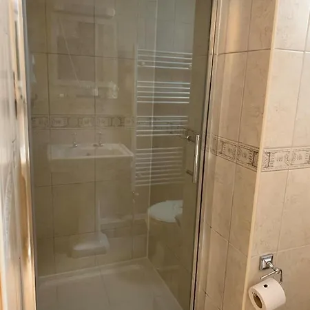 Peregrine House 4*