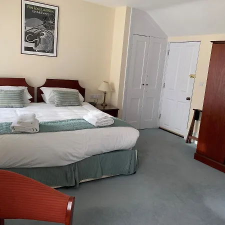 Peregrine House 4*