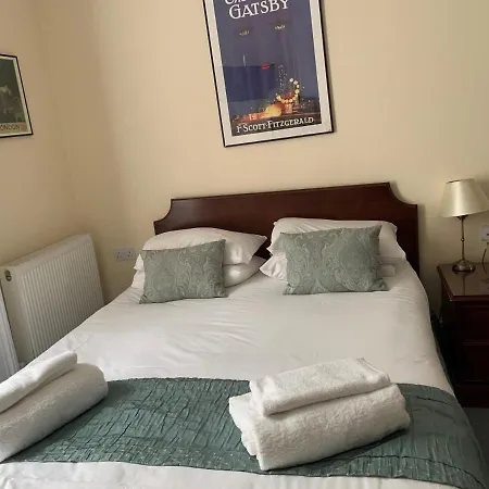 Peregrine House 4*