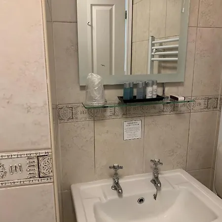 Peregrine House 4*