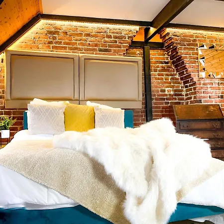 Lush Boutique 4*