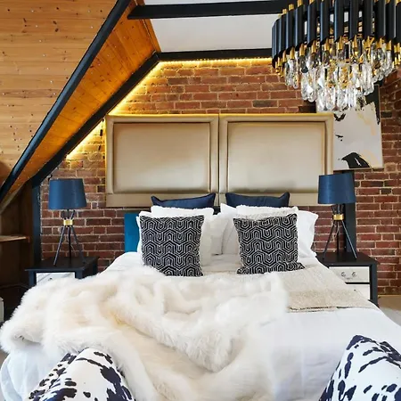 Lush Boutique 4* Canterbury