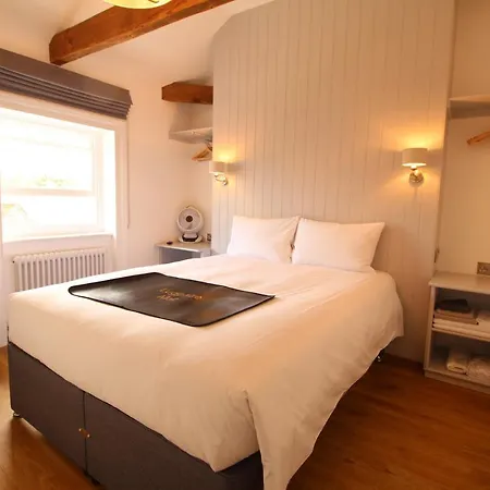 Hotel Number 8 *