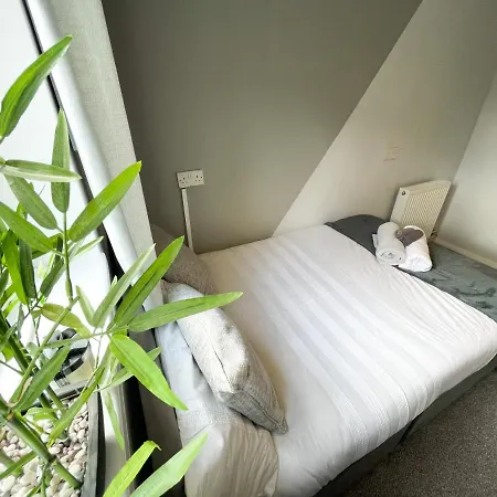 Modern 6 Bedroom House With Hot Tub * Canterbury