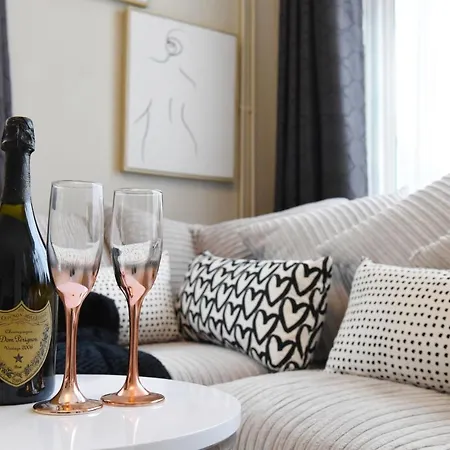 Westgate House - 5 Bedroom Newly Renovated House With Hot Tub & Private Parking * Canterbury