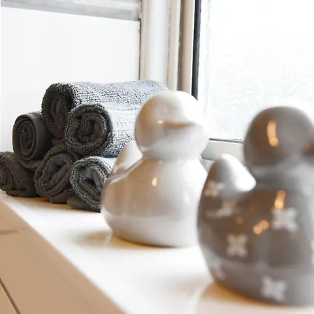 Westgate House - 5 Bedroom Newly Renovated House With Hot Tub & Private Parking Canterbury