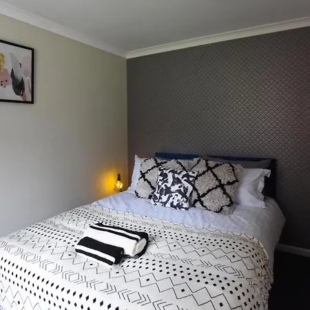 Westgate House - 5 Bedroom Newly Renovated House With Hot Tub & Private Parking