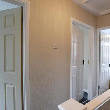 Apartment Westgate House - 5 Bedroom Newly Renovated House With Hot Tub & Private Parking Canterbury