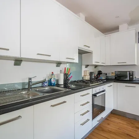 2 Bedroom Penthouse Close To Centre Appartement *