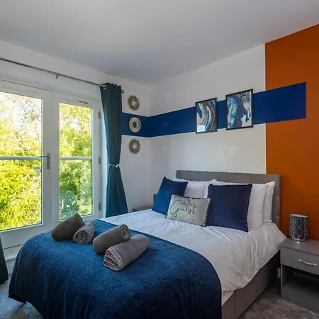 2 Bedroom Penthouse Close To Centre Appartement *