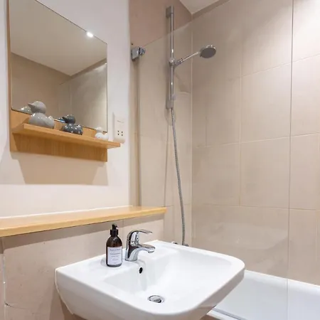 2 Bedroom Penthouse Close To Centre Appartement