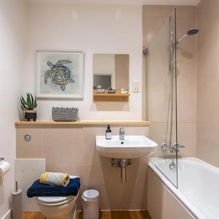 2 Bedroom Penthouse Close To Centre