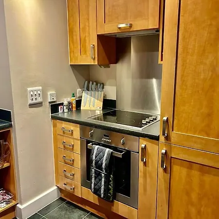 Apartamento 1 Bedroom Walls - Contractors, Crew, Family *