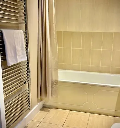 1 Bedroom Walls - Contractors, Crew, Family Apartamento Canterbury