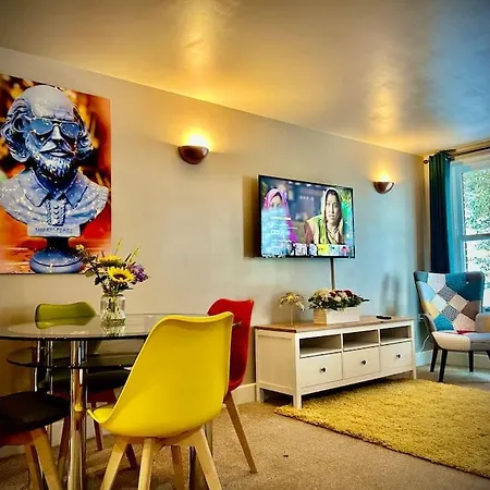 Apartamento 1 Bedroom Walls - Contractors, Crew, Family Canterbury