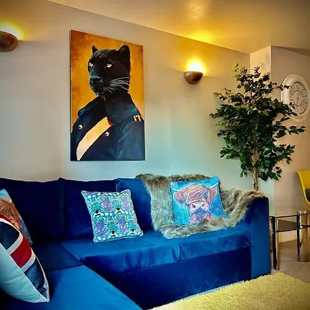 Apartamento 1 Bedroom Walls - Contractors, Crew, Family Canterbury
