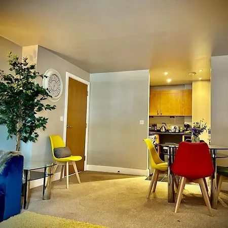 1 Bedroom Walls - Contractors, Crew, Family *