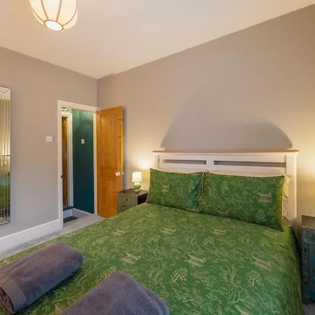 Hébergement de vacances Centre Luxury House - Garden Oasis, Kingsize Beds *