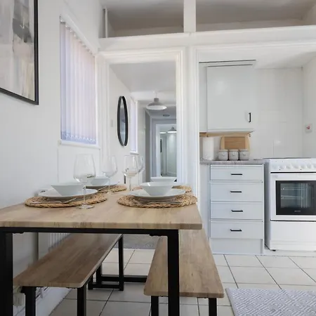 4-bedroom * Canterbury