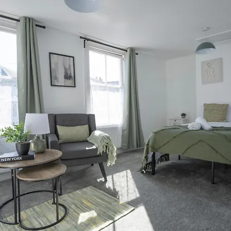 Holiday home 4-bedroom Canterbury