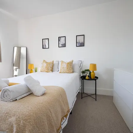 4-bedroom * Canterbury