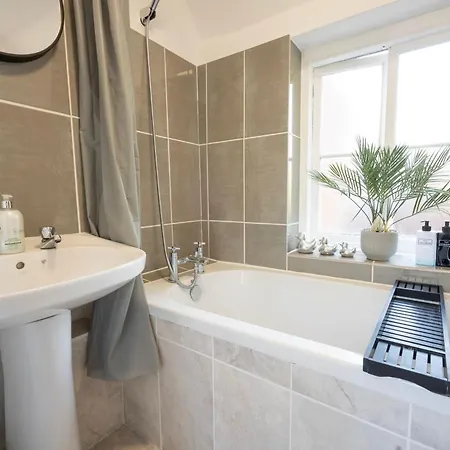 4-bedroom Canterbury
