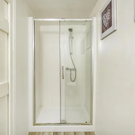 St Peters Centre Retreat With Parking Apartment