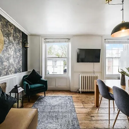 St Peters Centre Retreat With Parking Apartment