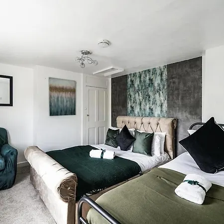 Apartment St Peters Centre Retreat With Parking *