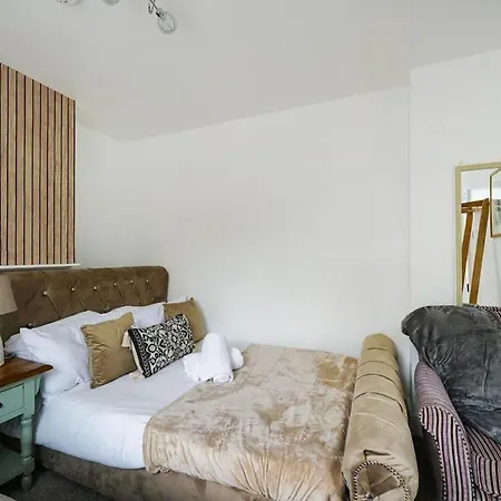 Apartment St Peters Centre Retreat With Parking *