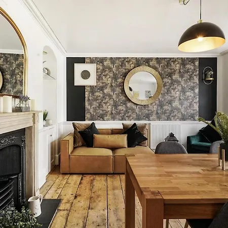 Apartment St Peters Centre Retreat With Parking *