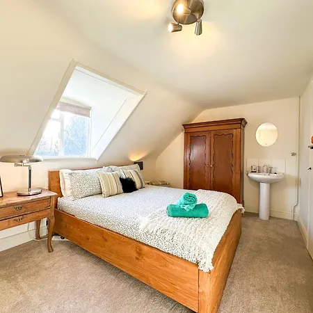 New Cossington House - Centre 3 Bedroom - Sleeps 6