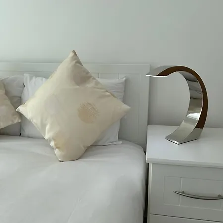 High Street Flat Apartment *