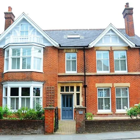 The Retro Bed & Breakfast Canterbury