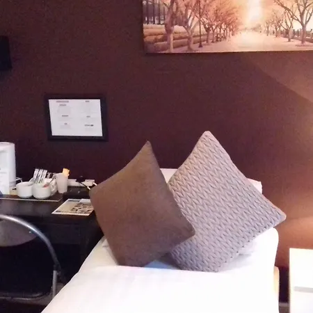 Kipps Backpackers Hostel *