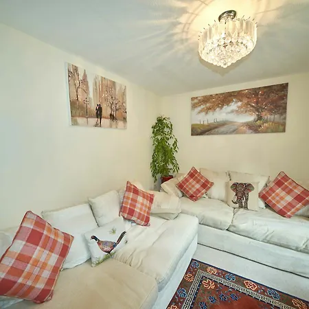 Holiday home Forrester House